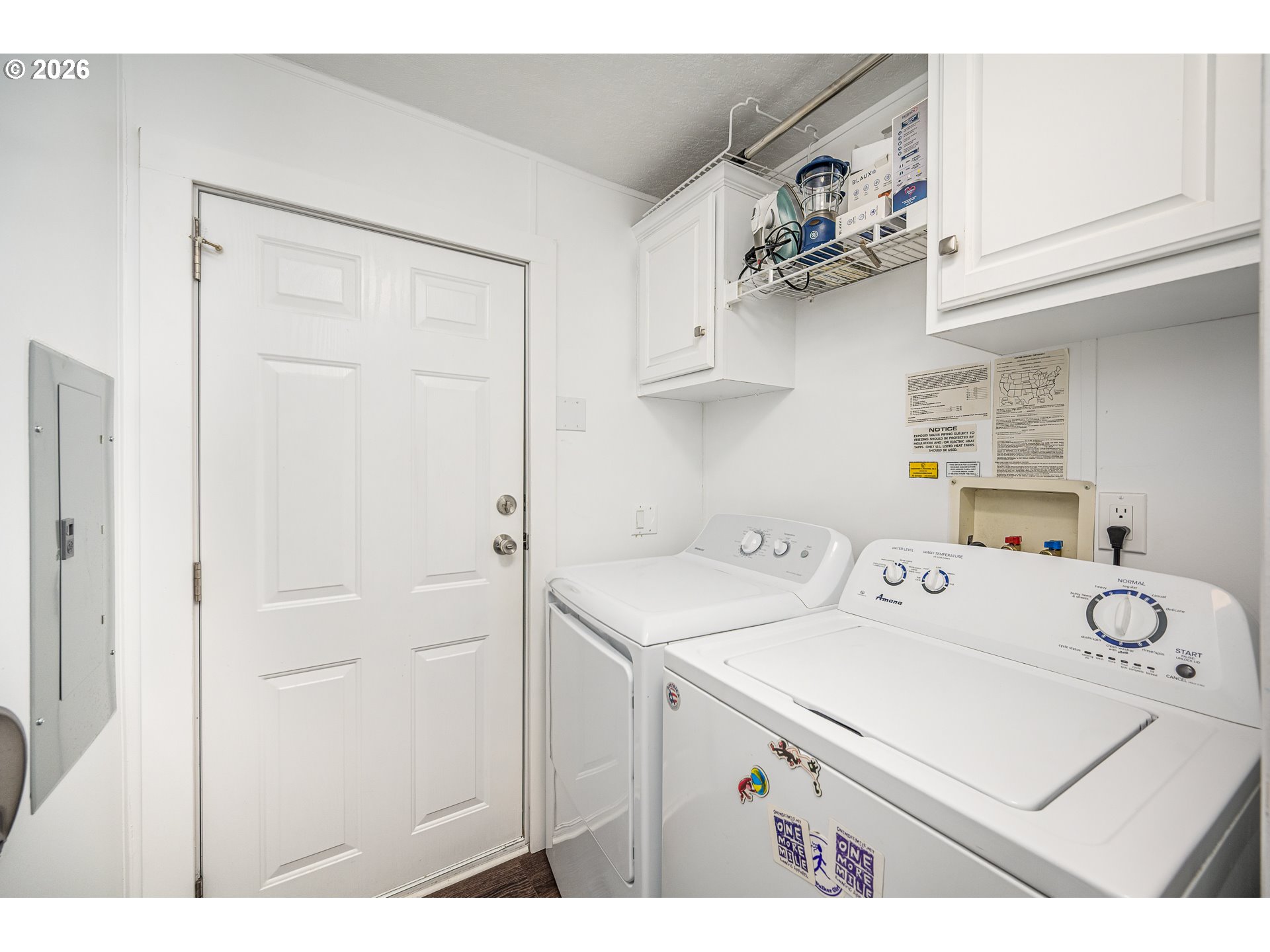 128 Evergreen Lane Florence, OR 97439 - Photo 22 of 34 a utility room with dryer and washer