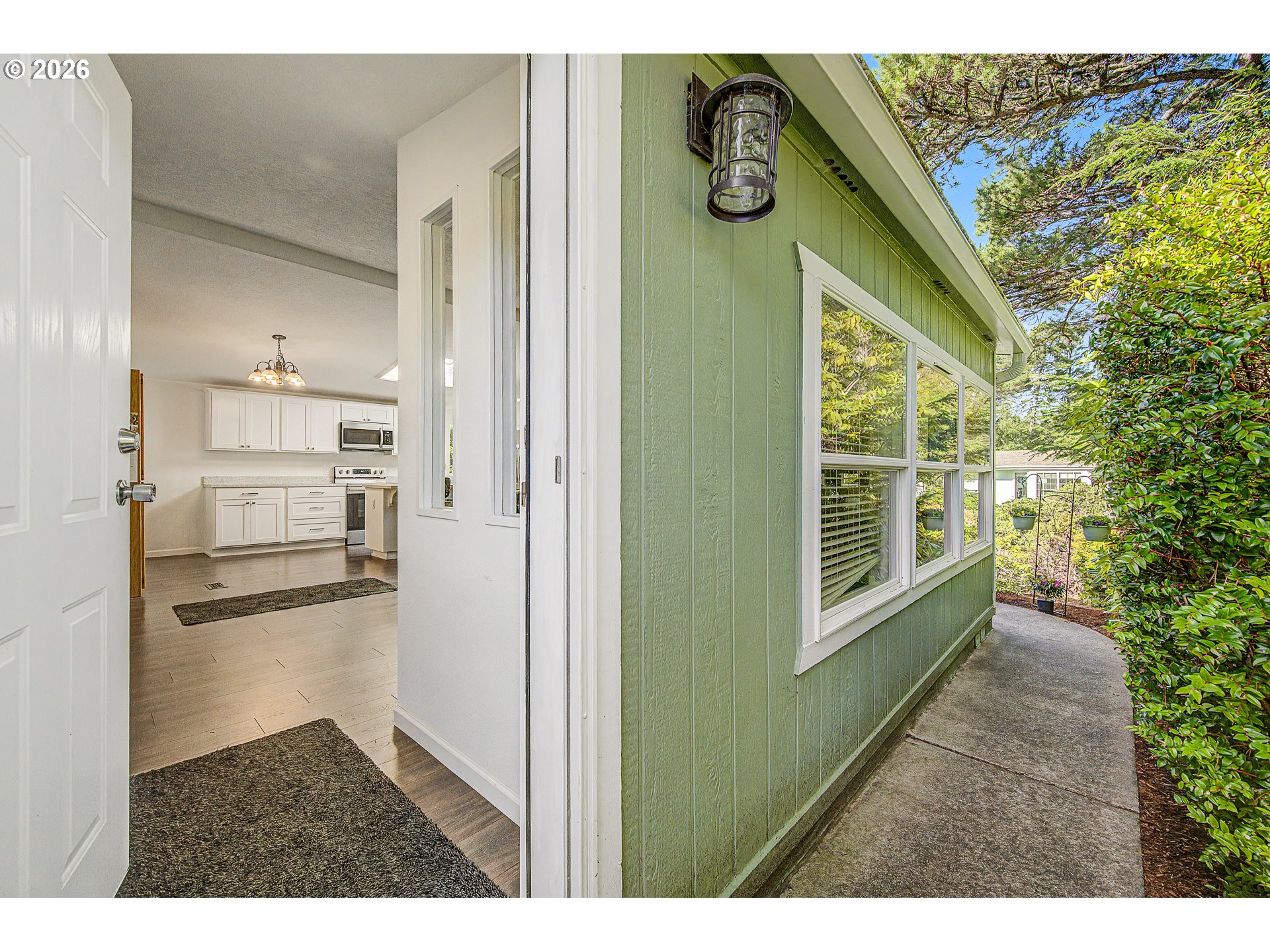 128 Evergreen Lane Florence, OR 97439 - Photo 5 of 34