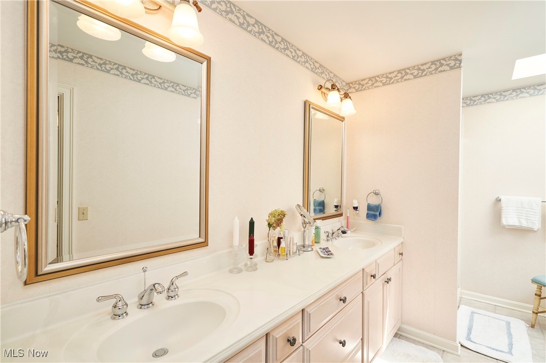 1064 Rambling Way Akron, OH 44333 - Photo 25 of 46