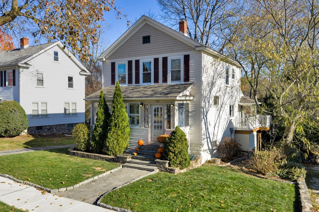 113 Bay State Road Worcester, MA 01606 - Photo 3 of 34 a front view of a house with garden