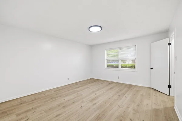 $2,100 | 301 Manor Drive, Unit B, Kerrville, TX 78028