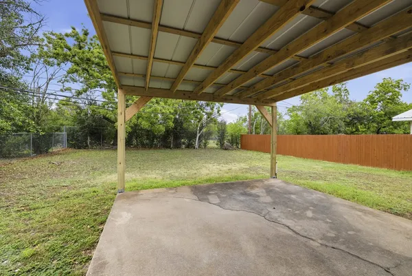 $2,100 | 301 Manor Drive, Unit B, Kerrville, TX 78028