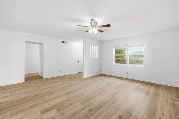 $2,100 | 301 Manor Drive, Unit B, Kerrville, TX 78028