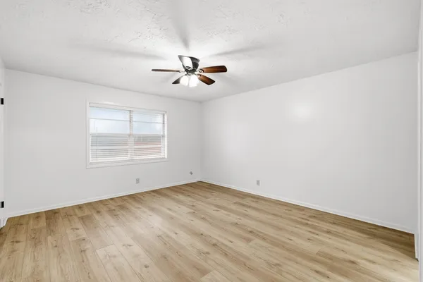 $2,100 | 301 Manor Drive, Unit B, Kerrville, TX 78028