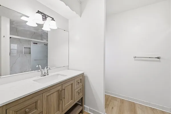 $2,100 | 301 Manor Drive, Unit B, Kerrville, TX 78028