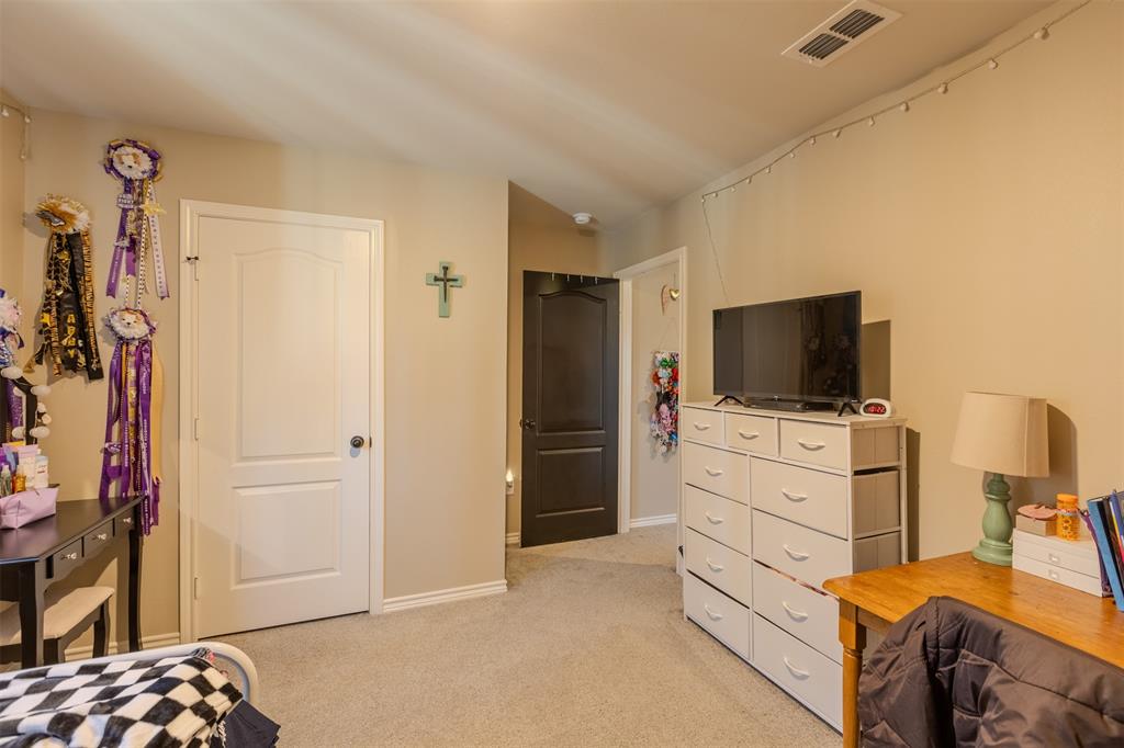 8676 State Highway Edgewood, TX 75117 - Photo 19 of 37 a room with a bed and a television