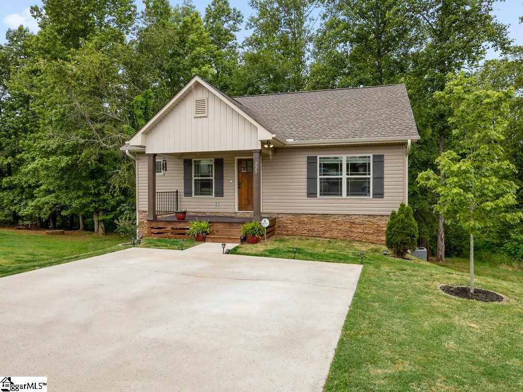 229 Frying Pan Court Boiling Springs, SC 29316 - Photo 1 of 30 Gallery Image 1