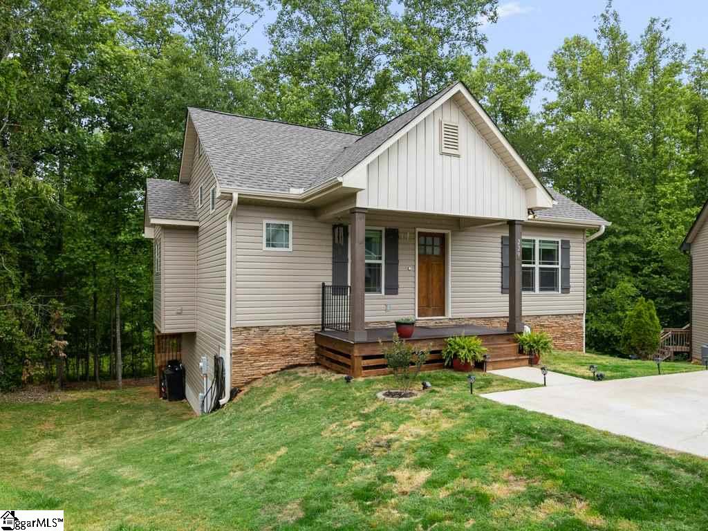 229 Frying Pan Court Boiling Springs, SC 29316 - Photo 2 of 30 Gallery Image 2