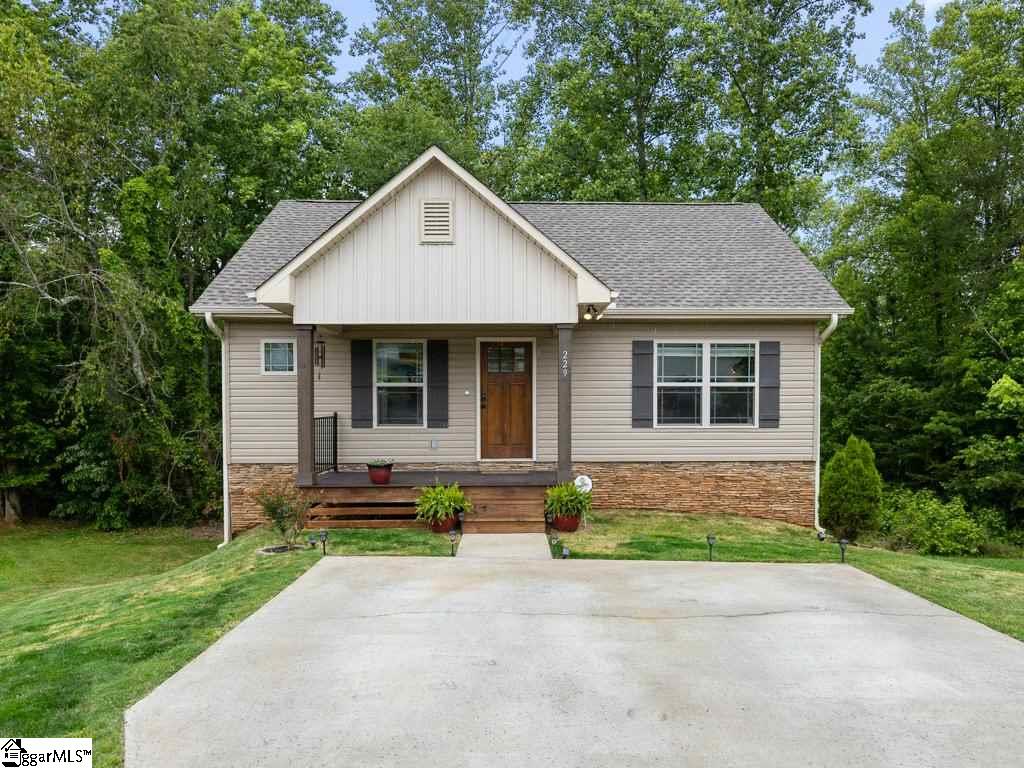 229 Frying Pan Court Boiling Springs, SC 29316 - Photo 3 of 30 Gallery Image 3