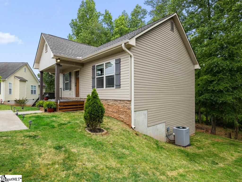 229 Frying Pan Court Boiling Springs, SC 29316 - Photo 4 of 30 Gallery Image 4