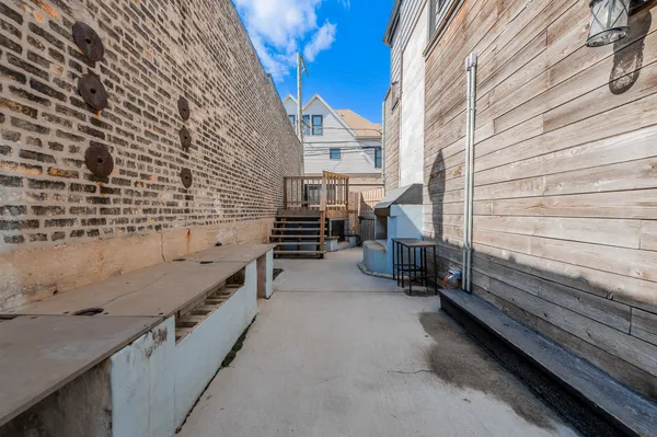 $1,375,000 | 4054 North Western Avenue, Chicago, IL 60618