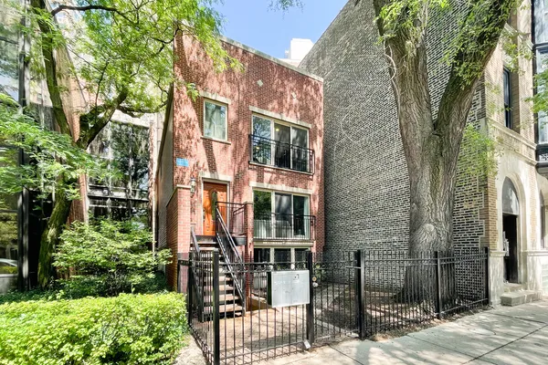 $3,300 | 2127 North Clark Street, Unit 2, Chicago, IL 60614
