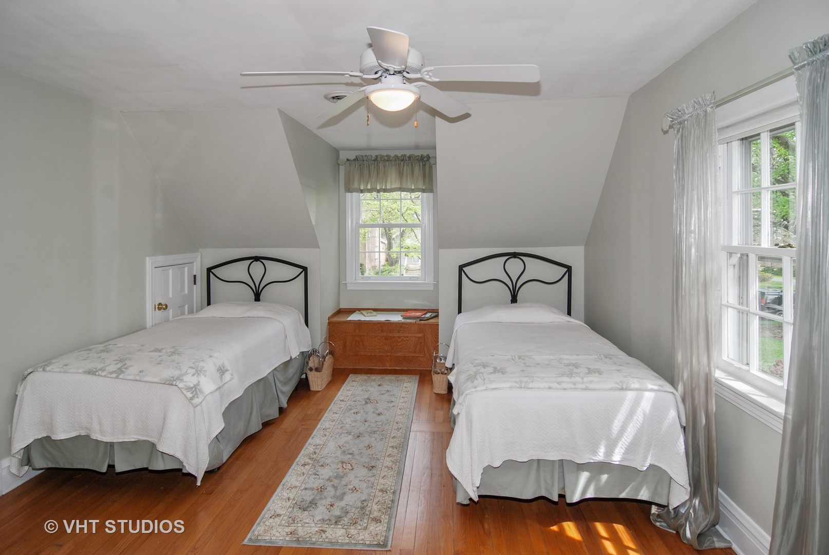 199 Parkview Road Riverside, IL 60546 - Photo 14 of 32 a bedroom with a bed and window