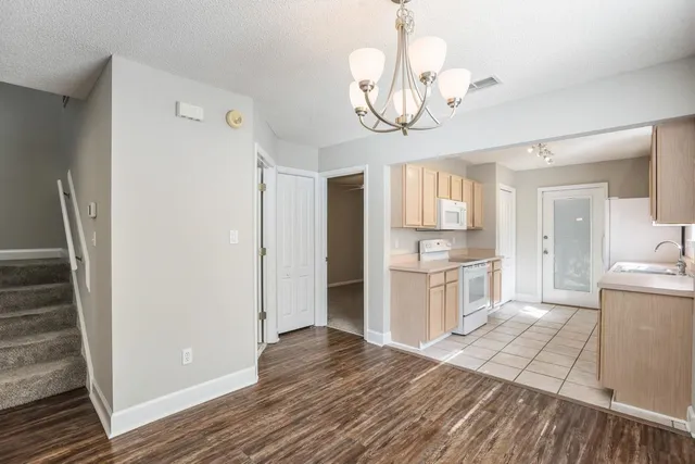 $2,200 | 5079 Mint Hill Court, Tallahassee, FL 32309