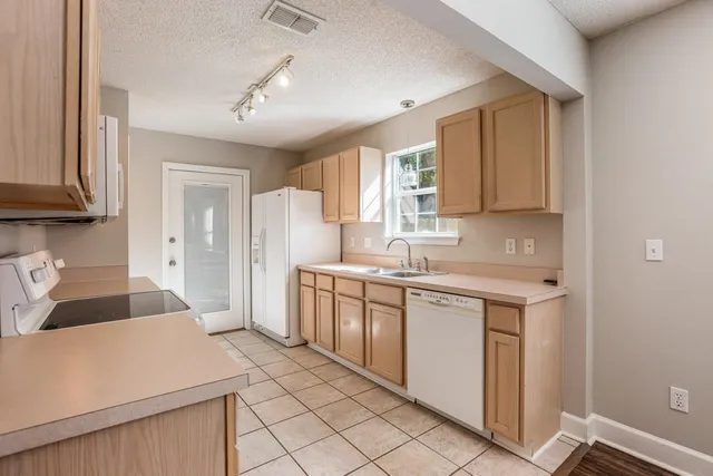 $2,200 | 5079 Mint Hill Court, Tallahassee, FL 32309