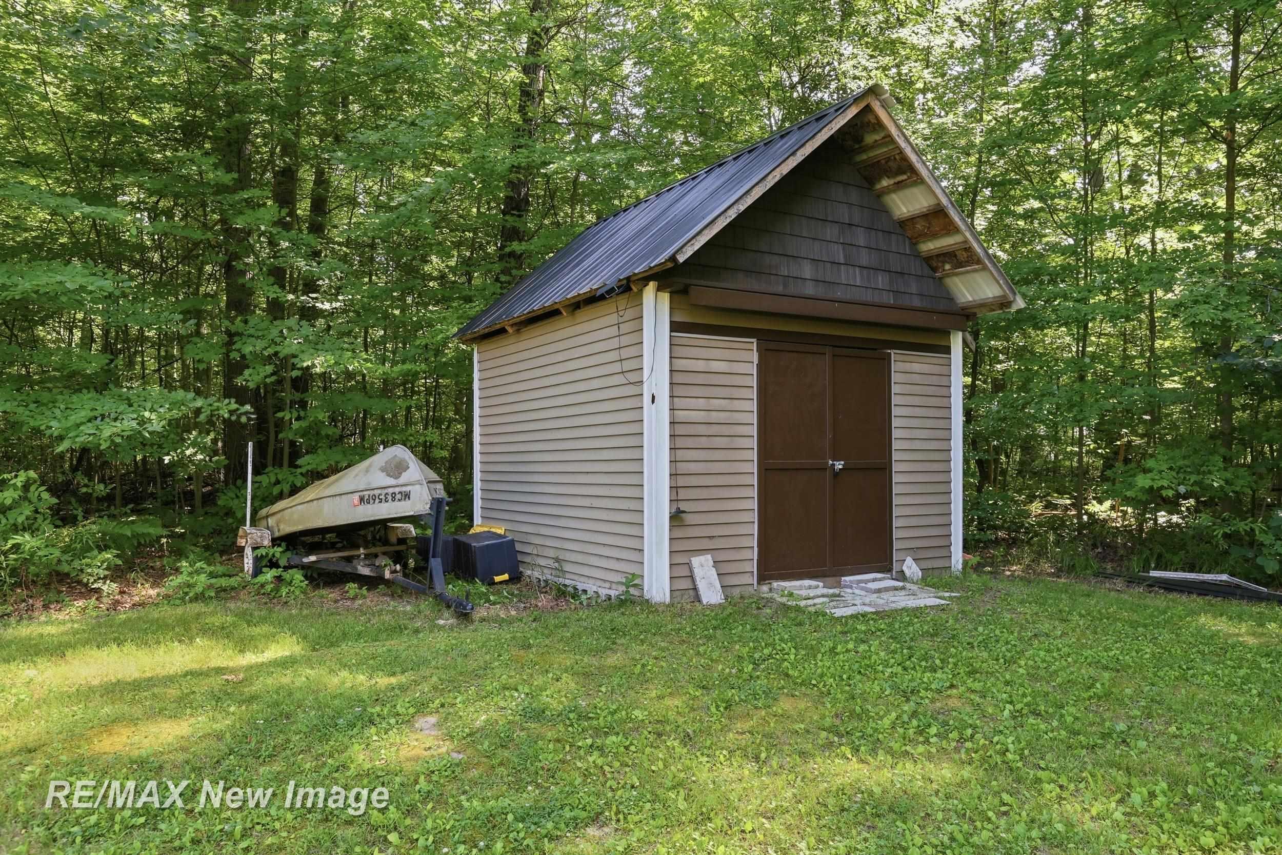 133 North Magruder Road Shepherd, MI 48883 - Photo 27 of 32