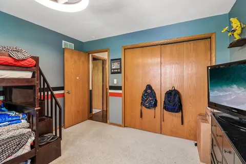 $325,000 | 1011 Ridgewood Avenue, McHenry, IL 60051