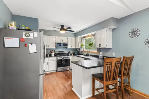 $325,000 | 1011 Ridgewood Avenue, McHenry, IL 60051