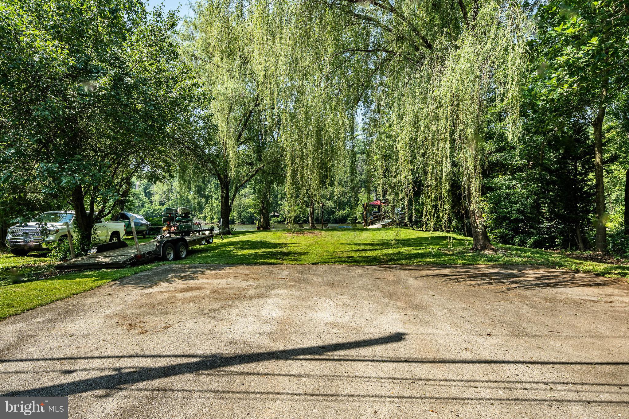 2 River Road Philadelphia, PA 19128 - Photo 37 of 46 a view of a ground with a trees
