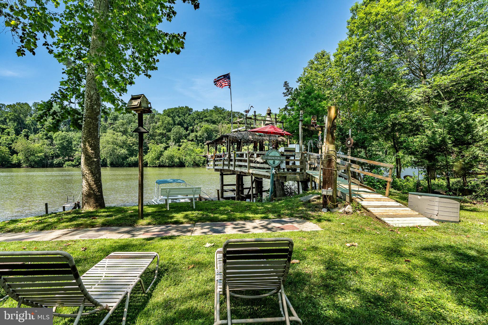 2 River Road Philadelphia, PA 19128 - Photo 44 of 46 a view of a backyard with sitting area