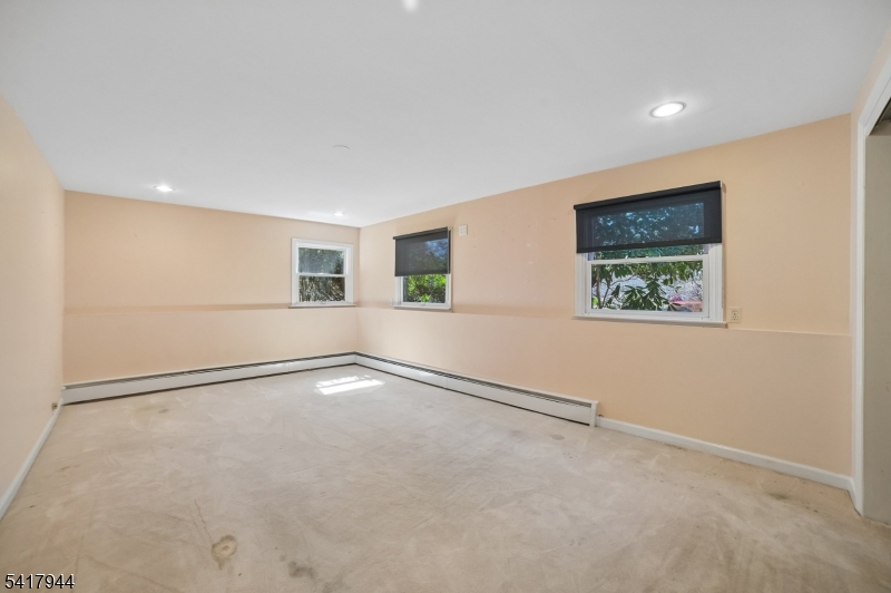67 Sun Valley Way Morris Plains, NJ 07950 - Photo 19 of 33