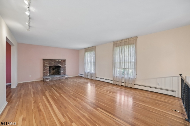 67 Sun Valley Way Morris Plains, NJ 07950 - Photo 4 of 33