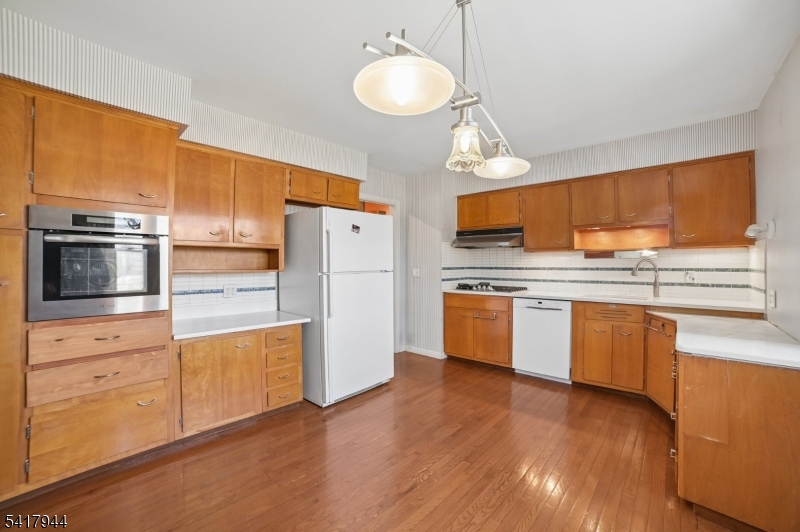 67 Sun Valley Way Morris Plains, NJ 07950 - Photo 10 of 33