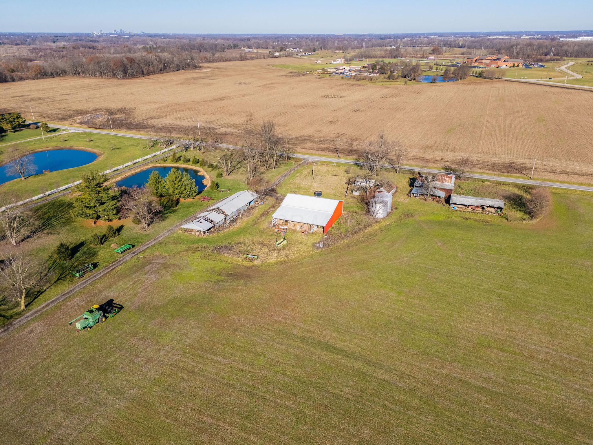 5593 Hayes Road Groveport, OH 43125 - Photo 11 of 48 DJI_20241217110627_0161_D