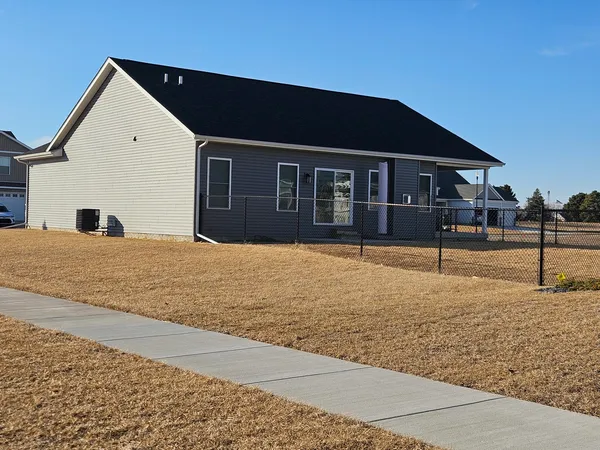 $425,000 | 1831 South 5th Street, Eldridge, IA 52748