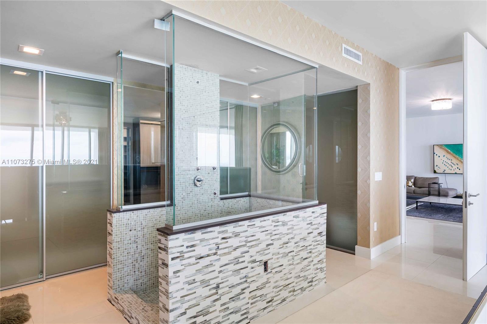 1040 Biscayne Boulevard, Unit PH4202 Miami, FL 33132 - Photo 28 of 54