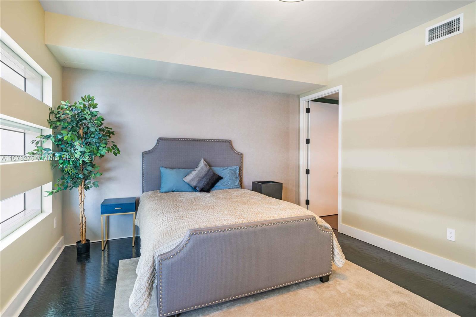 1040 Biscayne Boulevard, Unit PH4202 Miami, FL 33132 - Photo 37 of 54