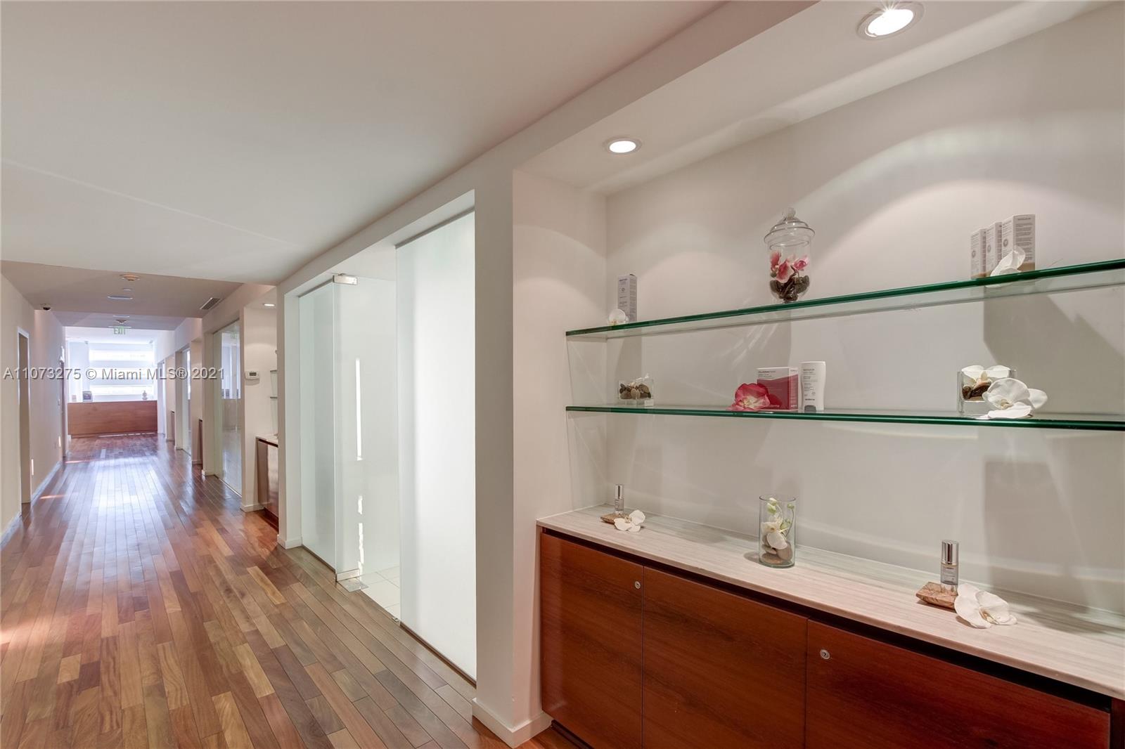 1040 Biscayne Boulevard, Unit PH4202 Miami, FL 33132 - Photo 51 of 54