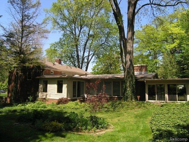 245 Cloverly Road Grosse Pointe, MI 48236 - Photo 17 of 19 Back of House.jpg