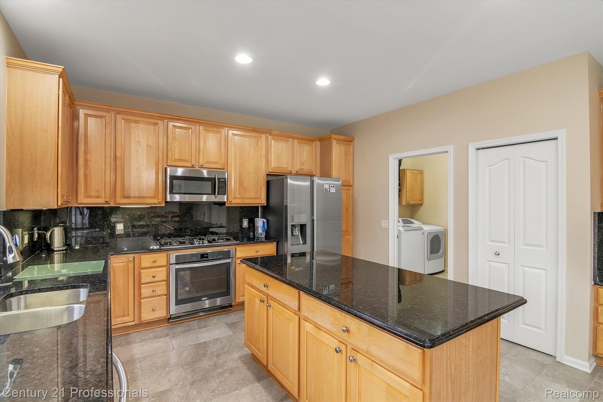 536 Bedlington Drive Rochester, MI 48307 - Photo 20 of 54 21-536 Bedlington Dr-Windowstill Real Estate Photography-22.jpg