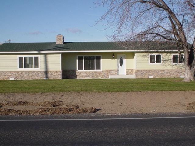 3656 West Birchfield Road Moxee, WA 98936 - Photo 1 of 31 a front view of a house with a yard and garage