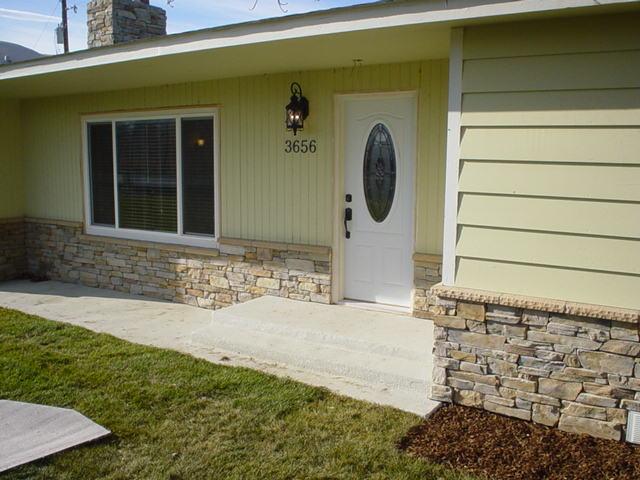 3656 West Birchfield Road Moxee, WA 98936 - Photo 2 of 31 a front view of a house
