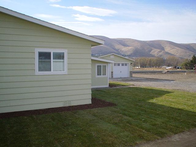 3656 West Birchfield Road Moxee, WA 98936 - Photo 23 of 31 a view of a house with a yard