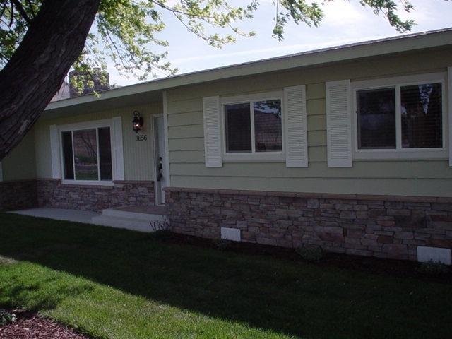 3656 West Birchfield Road Moxee, WA 98936 - Photo 24 of 31 a front view of a house with a garden