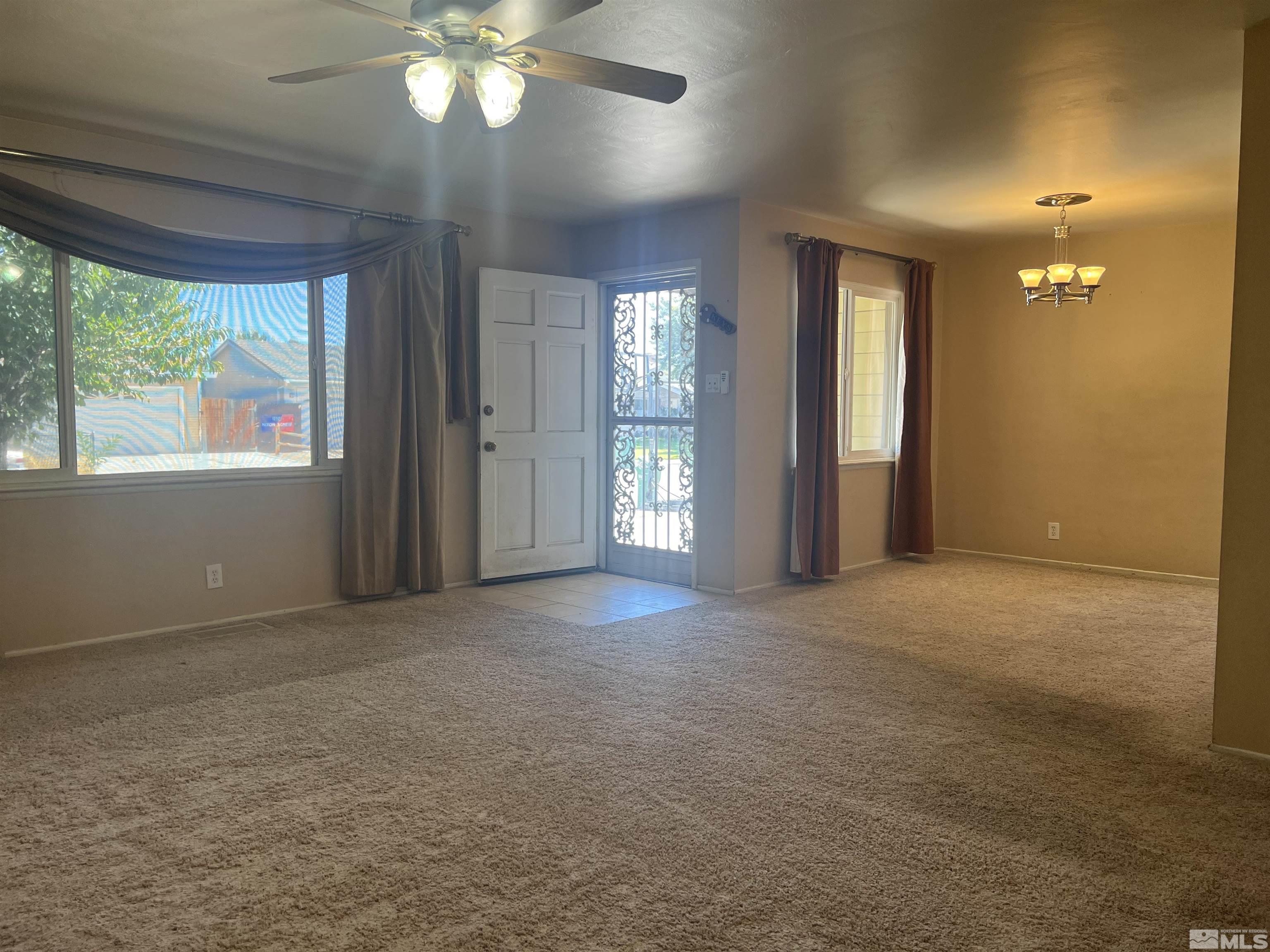 1575 Radcliffe Drive Reno, NV 89502 - Photo 5 of 31 Photo 5