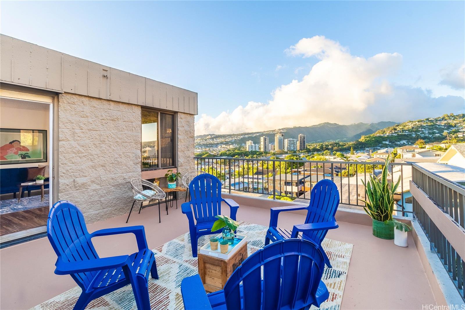 217 Prospect Street, Unit M9 Honolulu, HI 96813 - Photo 1 of 1 a view of a balcony with chairs and a table