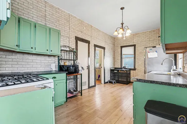 $174,900 | 808 Mechanic Street, Emporia, KS 66801