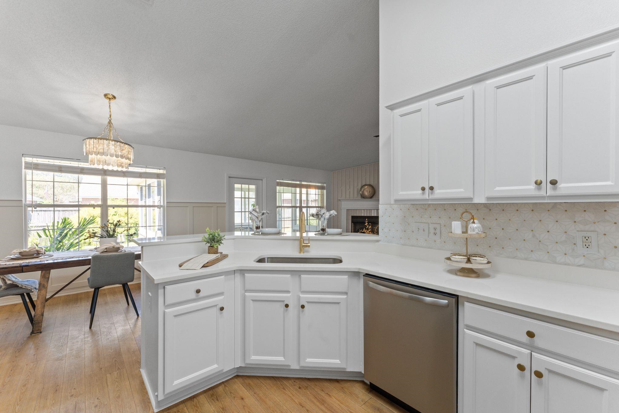 17057 Count Court Fairhope, AL 36532 - Photo 16 of 40 Kitchen