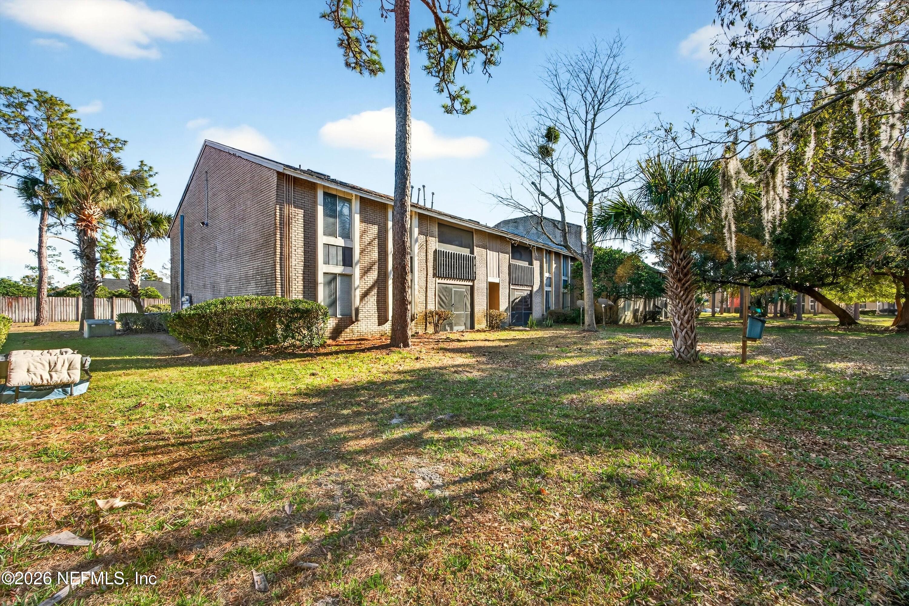 8880 Old Kings Road South, Unit 2 Jacksonville, FL 32257 - Photo 31 of 35 a backyard of a house with lots of green space