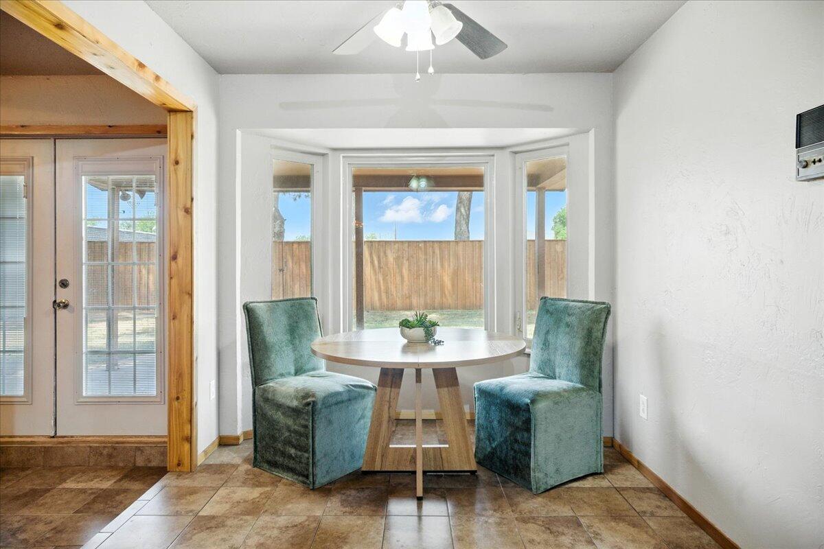 5726 67th Street Lubbock, TX 79424 - Photo 11 of 26 a living room with furniture and a window