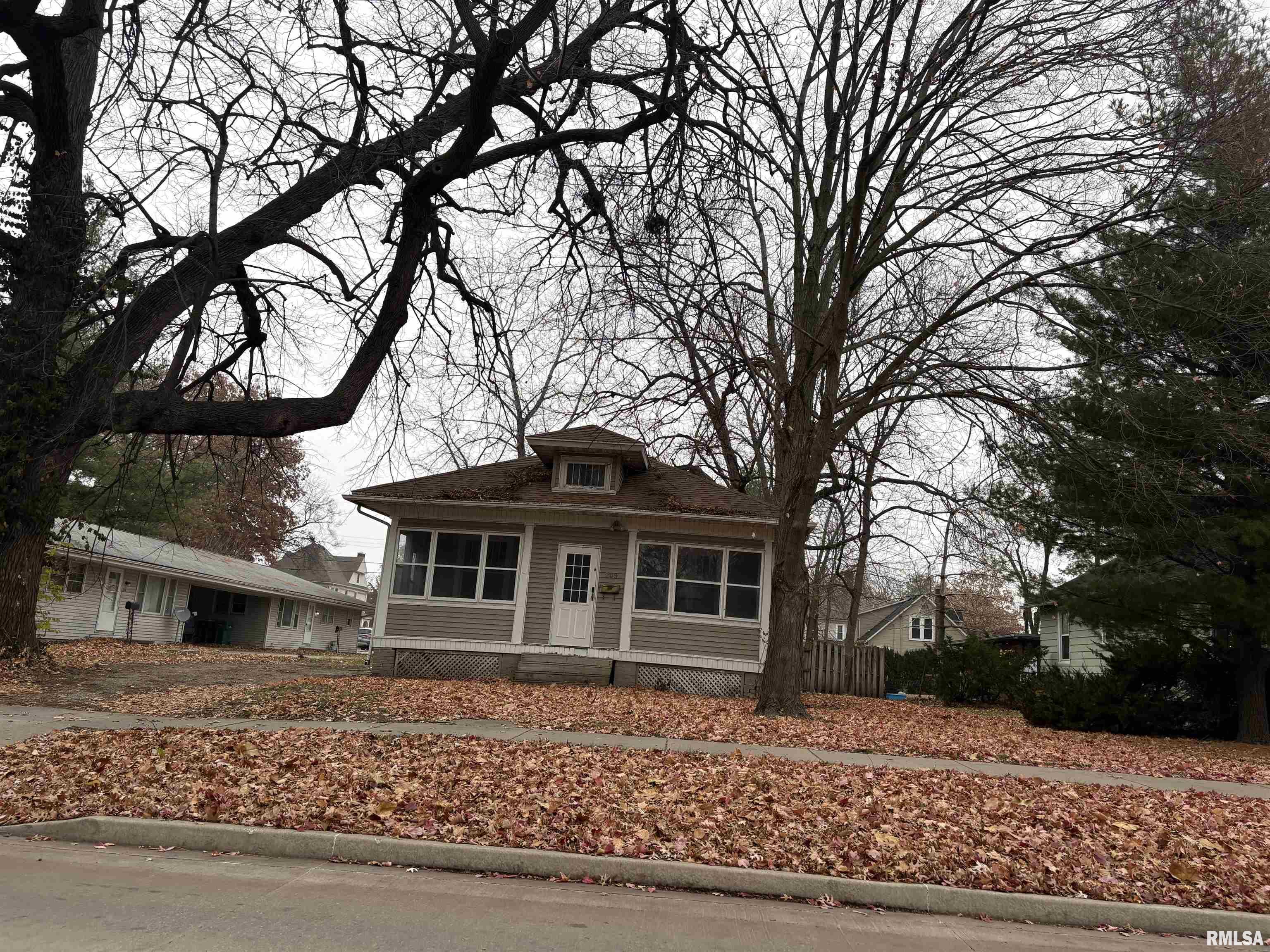 209 North Ward Street Macomb, IL 61455 - Photo 1 of 16