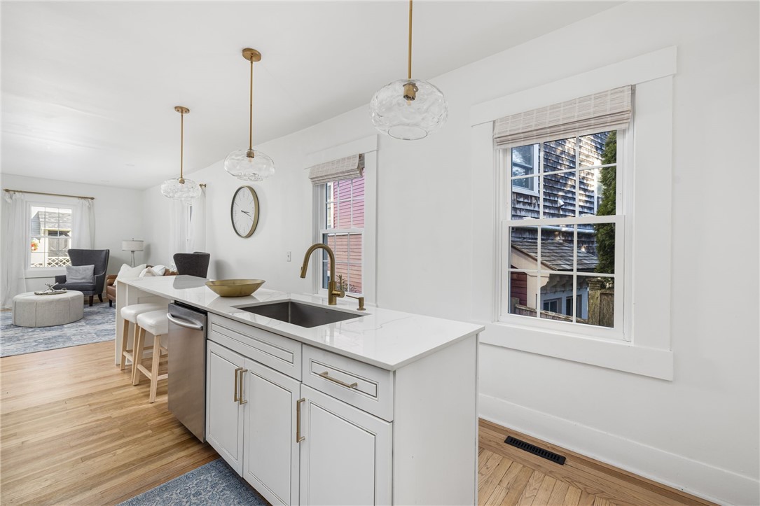 17 Old Beach Road Newport, RI 02840 - Photo 14 of 42