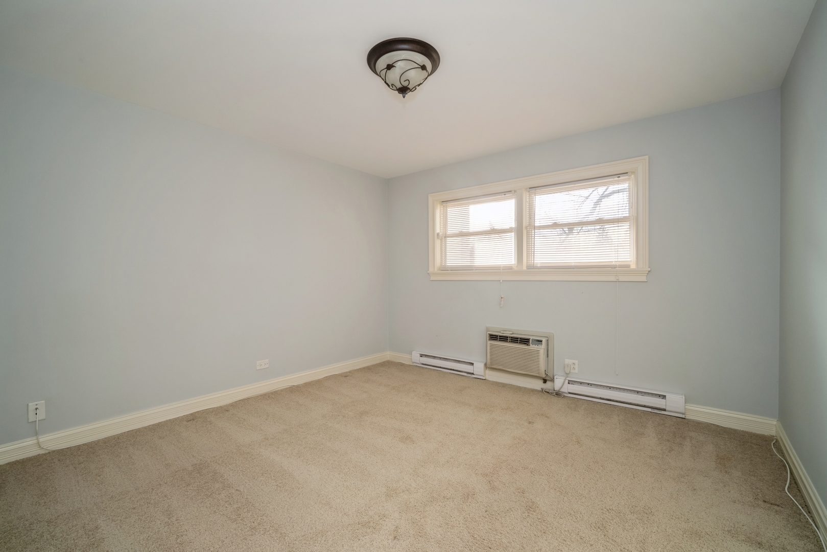 1345 1st Street, Unit 1345 Northbrook, IL 60062 - Photo 6 of 10 an empty room with a window