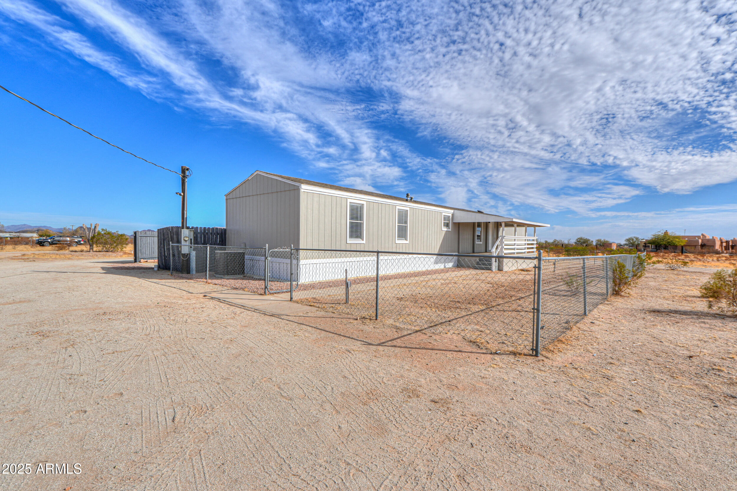 53974 West Barrel Road Maricopa, AZ 85139 - Photo 4 of 57 05