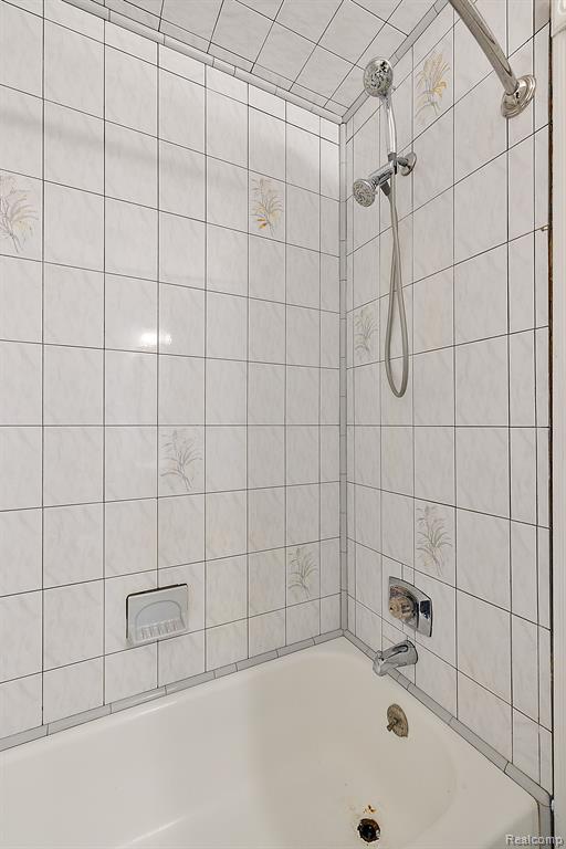 9844 Pine Knob Road Clarkston, MI 48348 - Photo 28 of 65 Gallery Image 28