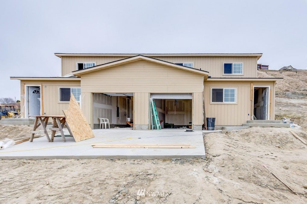 321 Emerald Road Granger, WA 98932 - Photo 2 of 4 Gallery Image 2